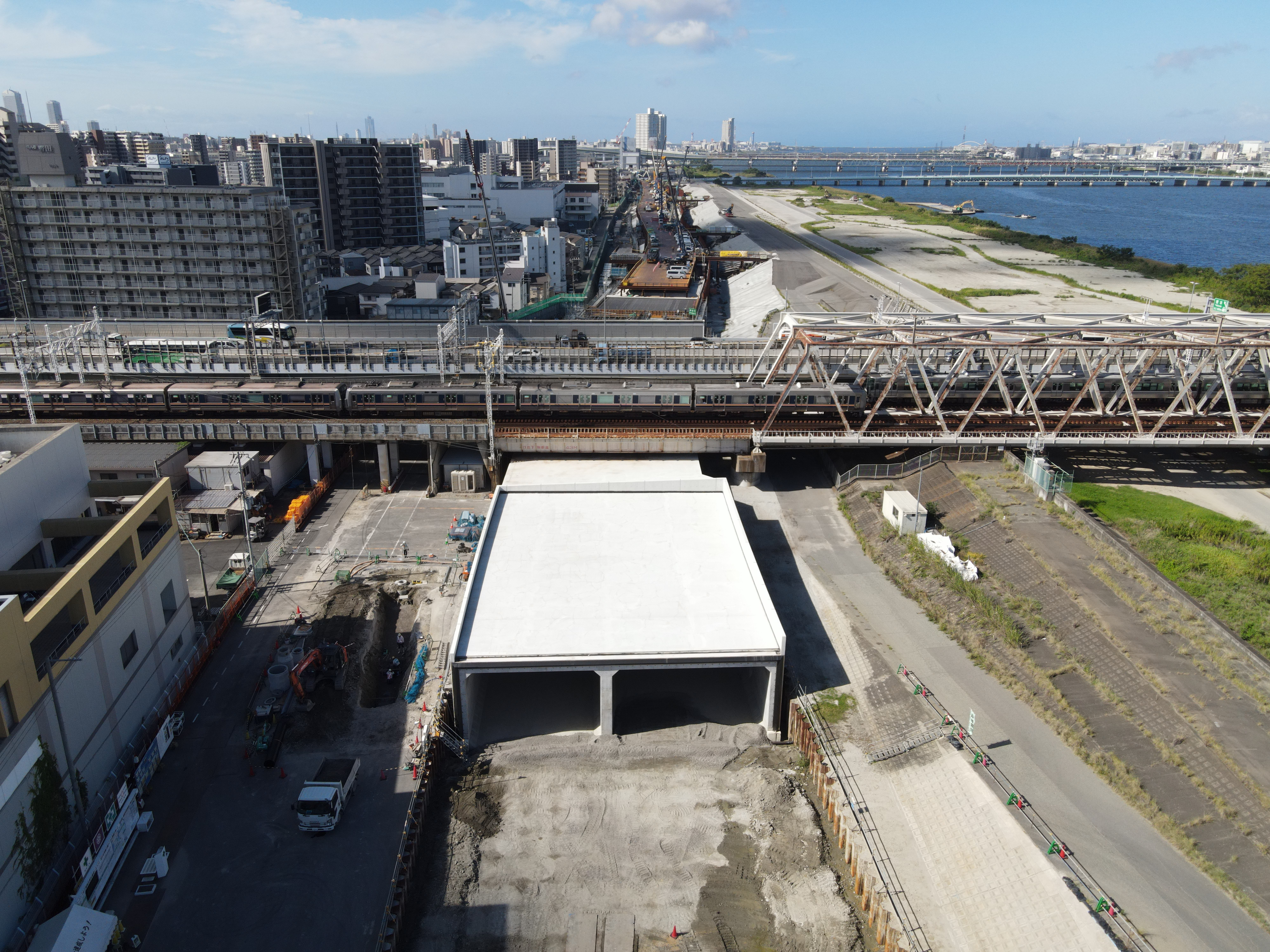 大阪・塚本淀川左岸線道路函体新設