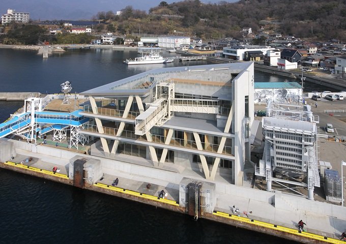 坂手港ターミナル「さかてらす」